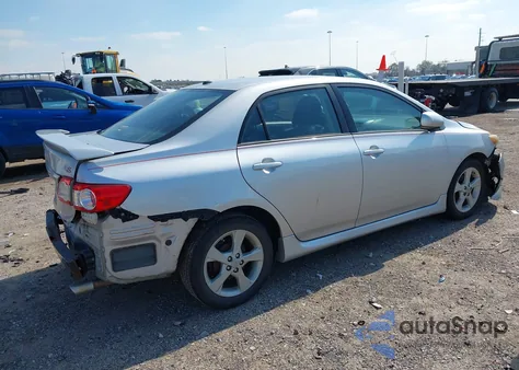 2011 Toyota Corolla S z USA, uszkodzony, nr VIN 2T1BU4EE4BC659278